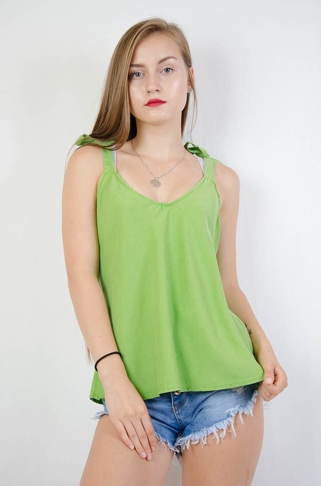 LUŹNY TOP Z KOKARDAMI NA RAMIONACH