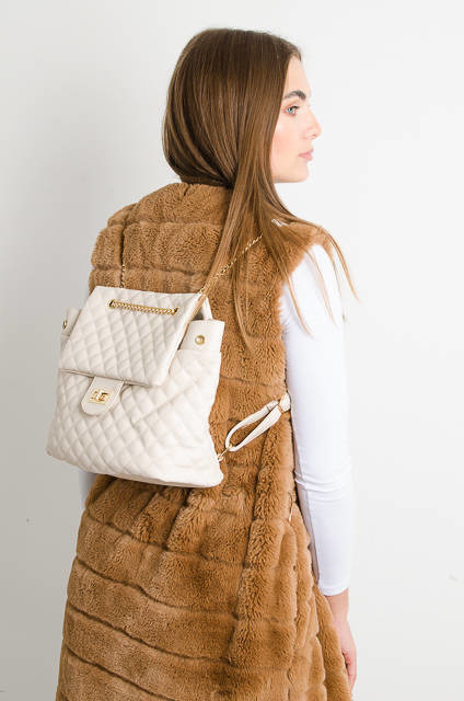 KREMOWA PIKOWANA TOREBKA-PLECAK ZE ZŁOTYM ŁAŃCUSZKIEM