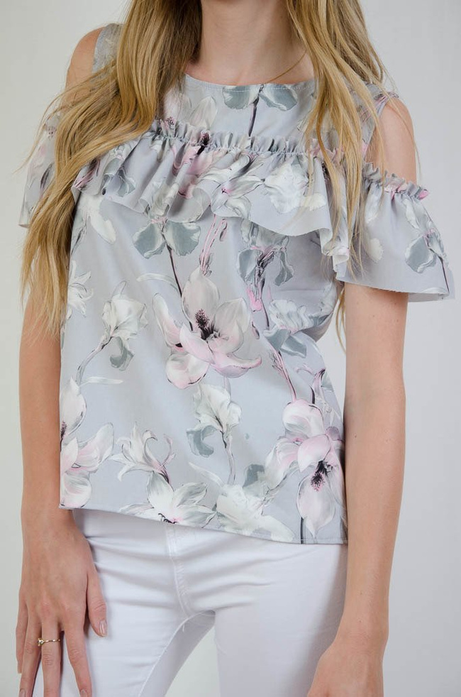BLUZKA W KWIATY Z WYCIĘCIEM NA RAMIONACH