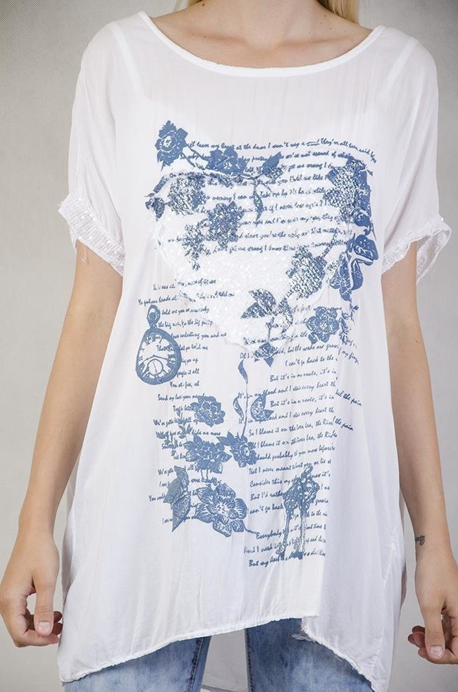 Biała bluzka z niebieskimi kwiatami