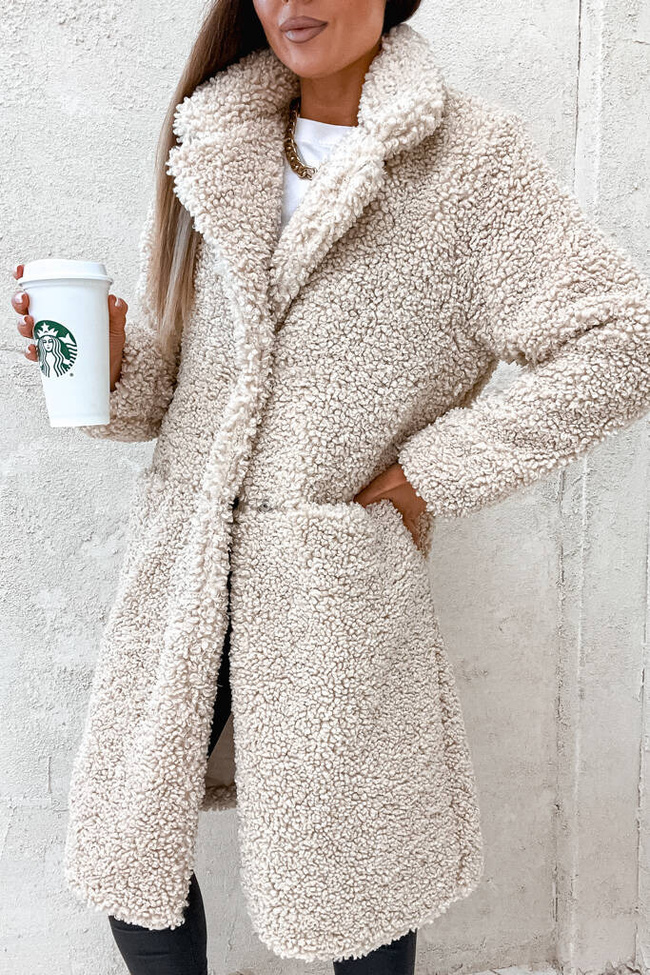 BEŻOWY PŁASZCZ OWIECZKA ZAPINANY NA ZATRZASKI