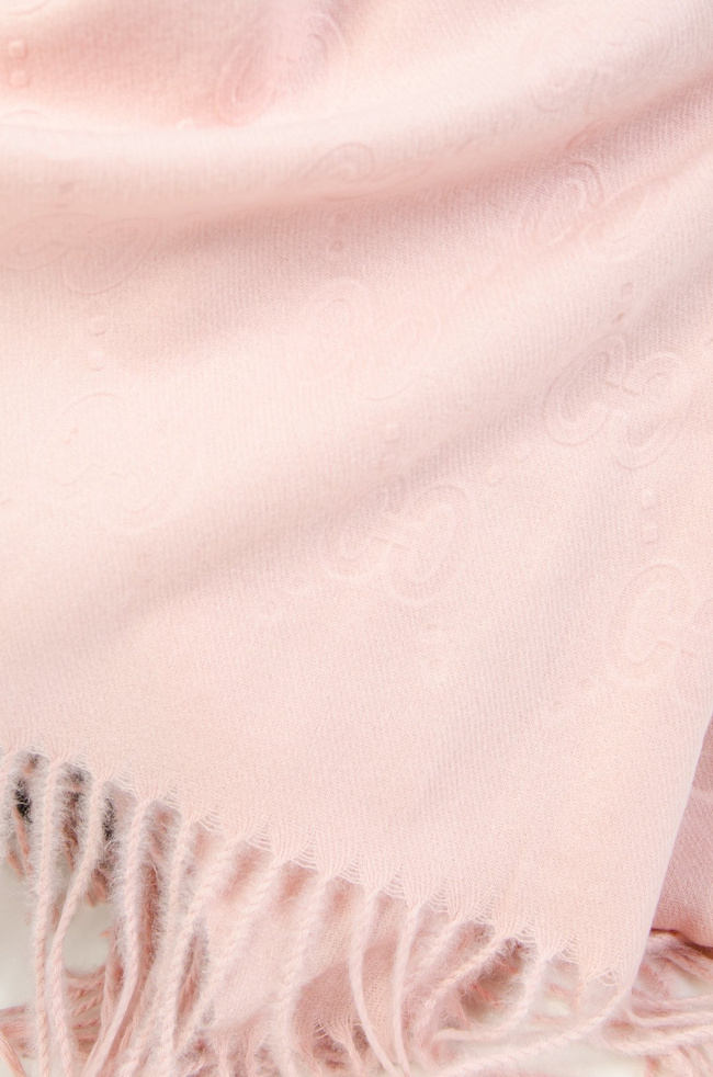 JASNO-RÓŻOWY SZAL WYKOŃCZONY FRĘDZLAMI 