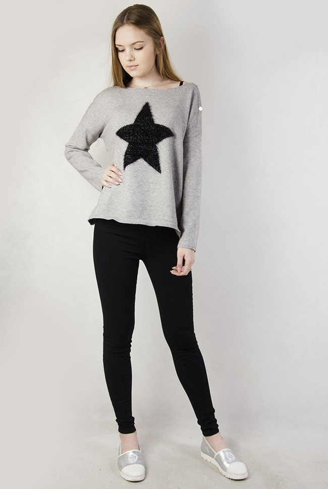 Szary sweterek z czarną gwiazdą