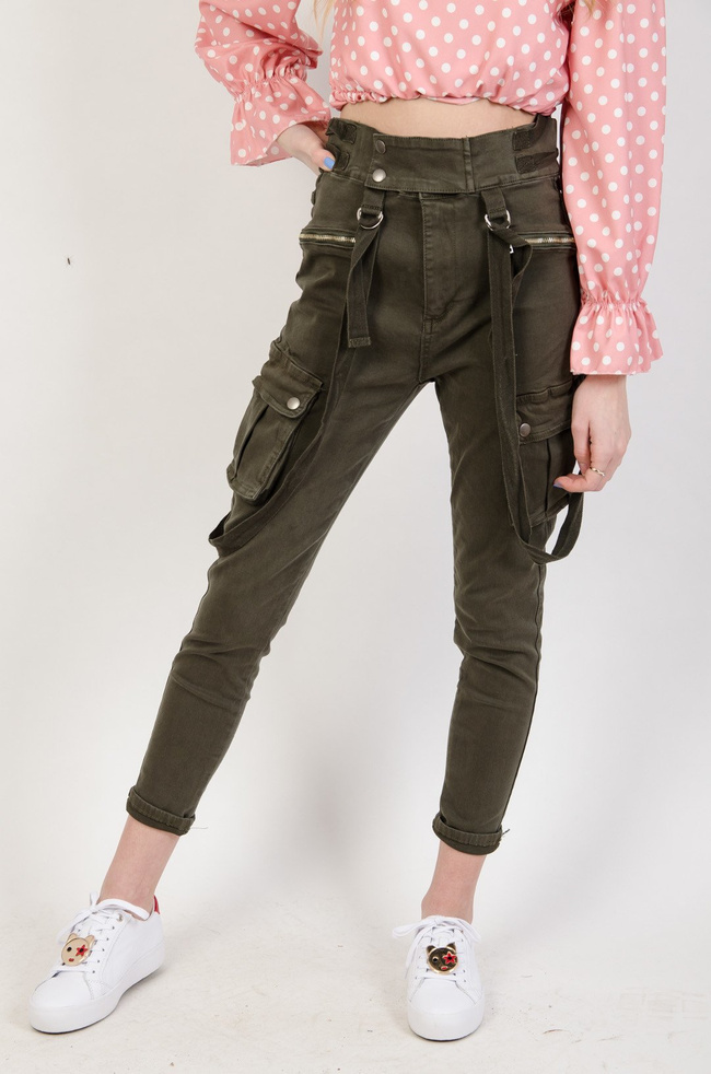 Spodnie joggery w kolorze khaki z szelkami