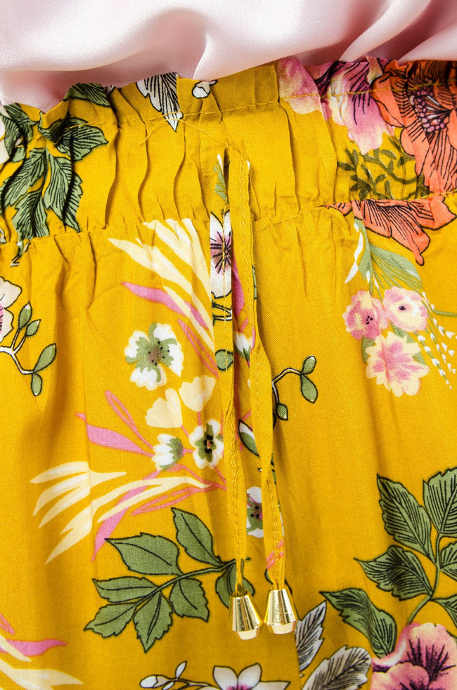 Żółte alladynki w kwiaty