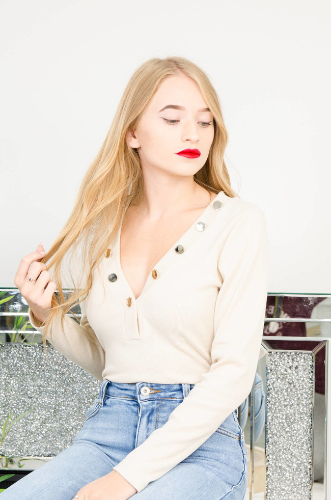 BEŻOWE PRĄŻKOWANE BODY ZE ZŁOTYMI GUZIKAMI