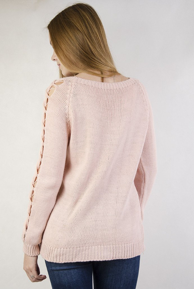 Różowy sweter z wycięciami przy rękawach