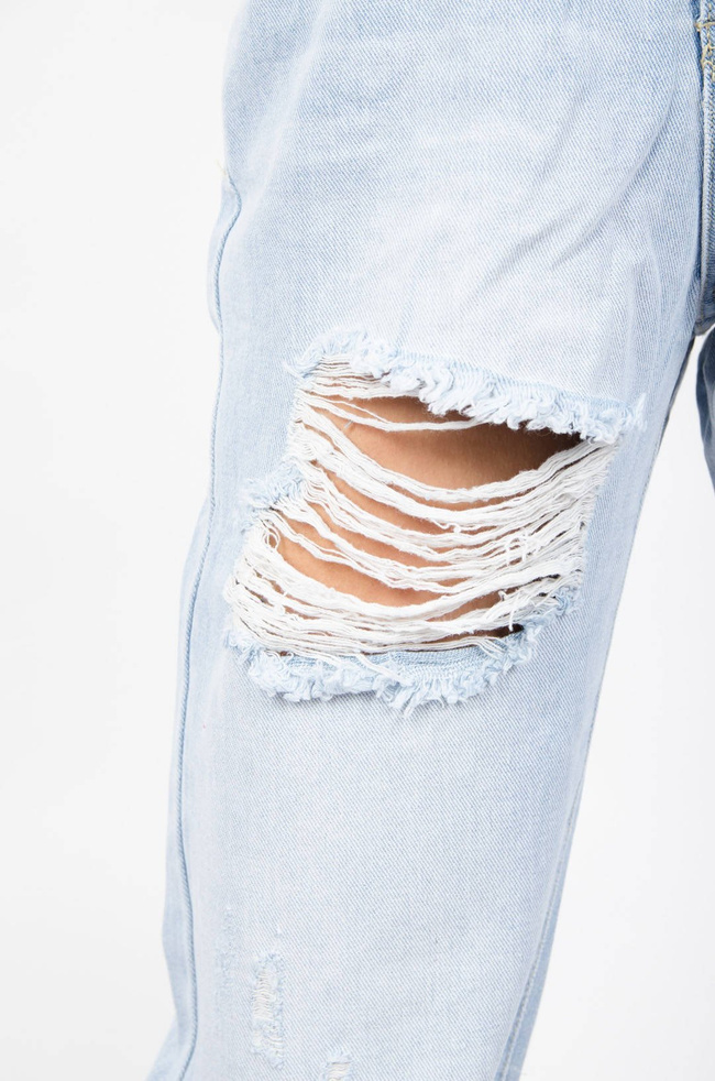 JASNE SPODNIE JEANSOWE TYPU BOYFRIEND Z PRZETARCIAMI