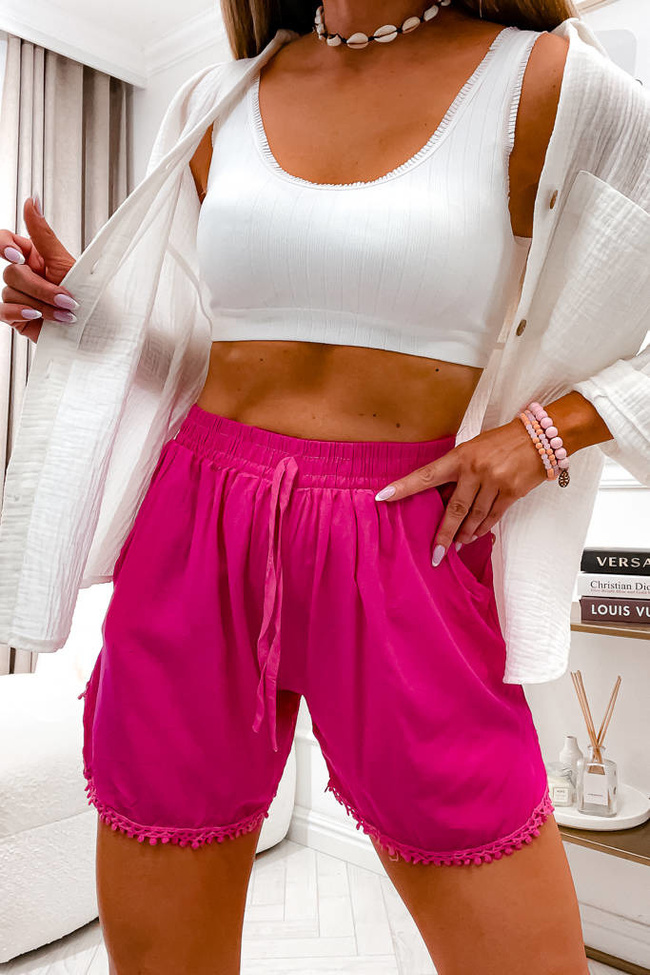 SZORTY Z GUMĄ W PASIE I OZDOBNĄ KORONKĄ- RÓŻOWE