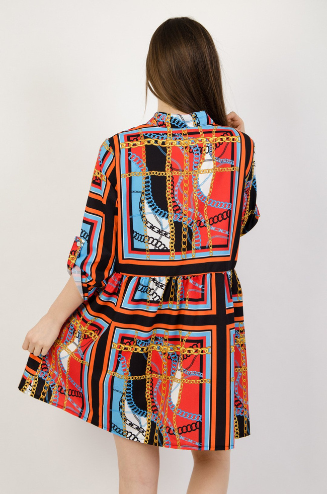 Wzorzysta sukienka zapinana na guziki 