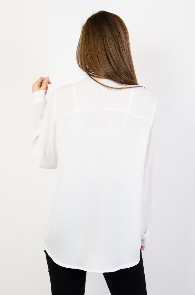 Biała koszula z kokardą przy szyi