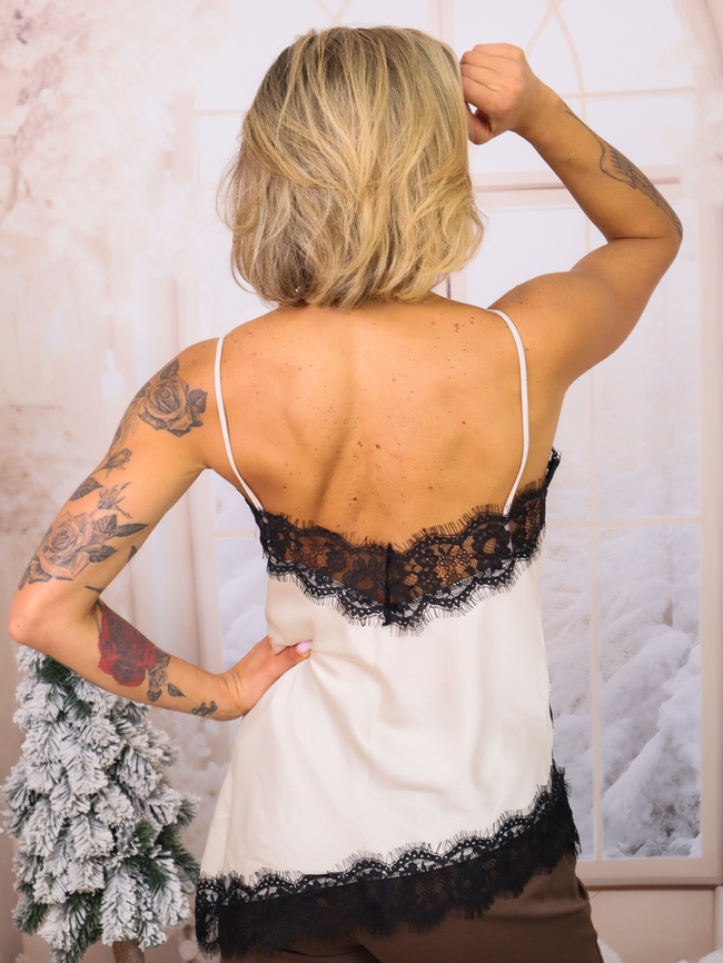 BLUZKA SATYNOWA  Z KORONKĄ NA RAMIĄCZKA- BEŻOWA