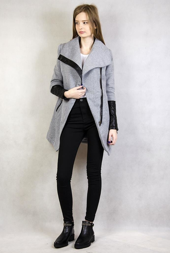 Jasnoszary płaszcz z efektownym kołnierzem