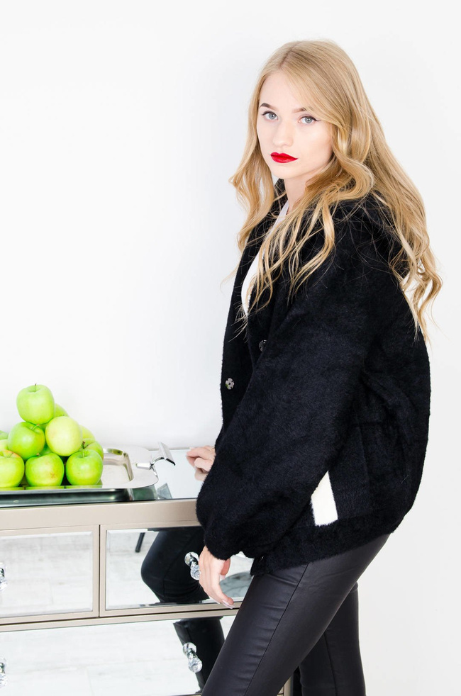 NARZUTA ALPAKA Z KAPTUREM - CZARNA