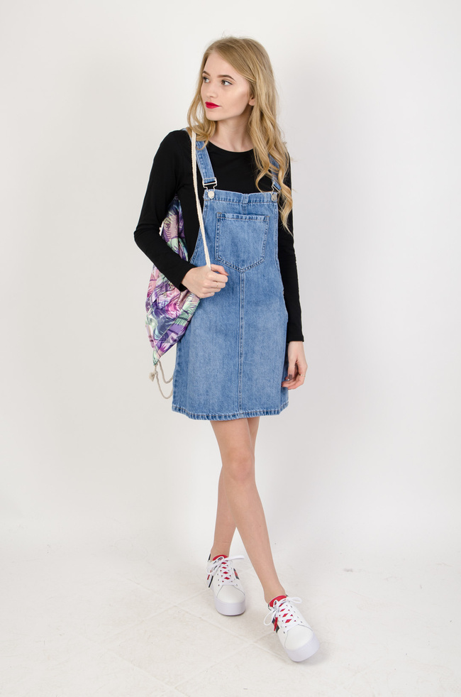 Jasno-jeansowa spódnica ogrodniczka