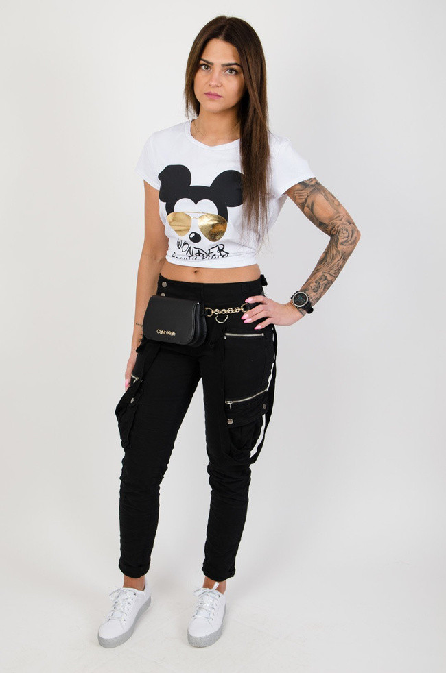 Czarne spodnie typu jogger z zamkami oraz kieszeniami