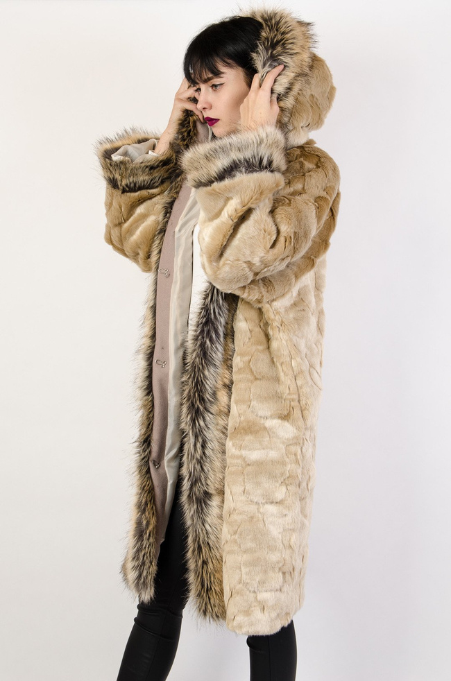Beżowe sztuczne futro z kapturem