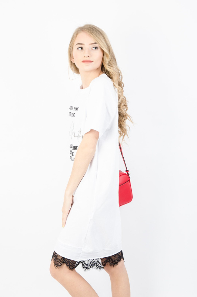 BIAŁA BAWEŁNIANA SUKIENKA WYKOŃCZONA KORONKĄ 