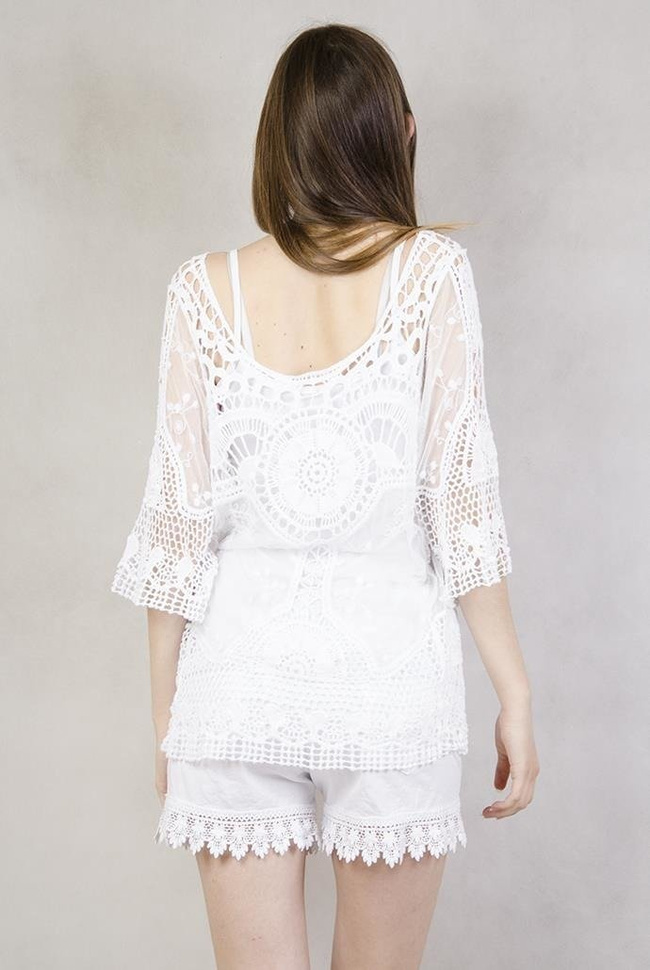 Ażurowa biała bluzka z bokserką