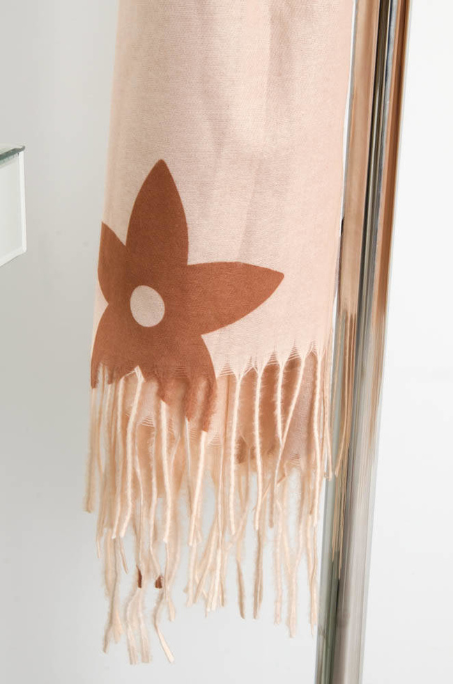 BEŻOWY SZAL Z  CZARNYM WZOREM