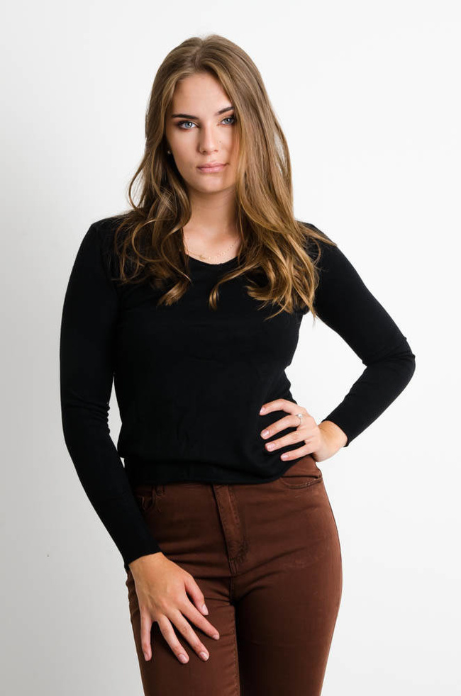 CZARNA BLUZKA Z DEKOLTEM W SZPIC 