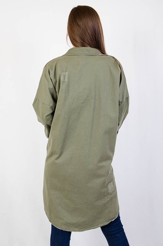 Zielona narzuta oversize zapinana na guziki