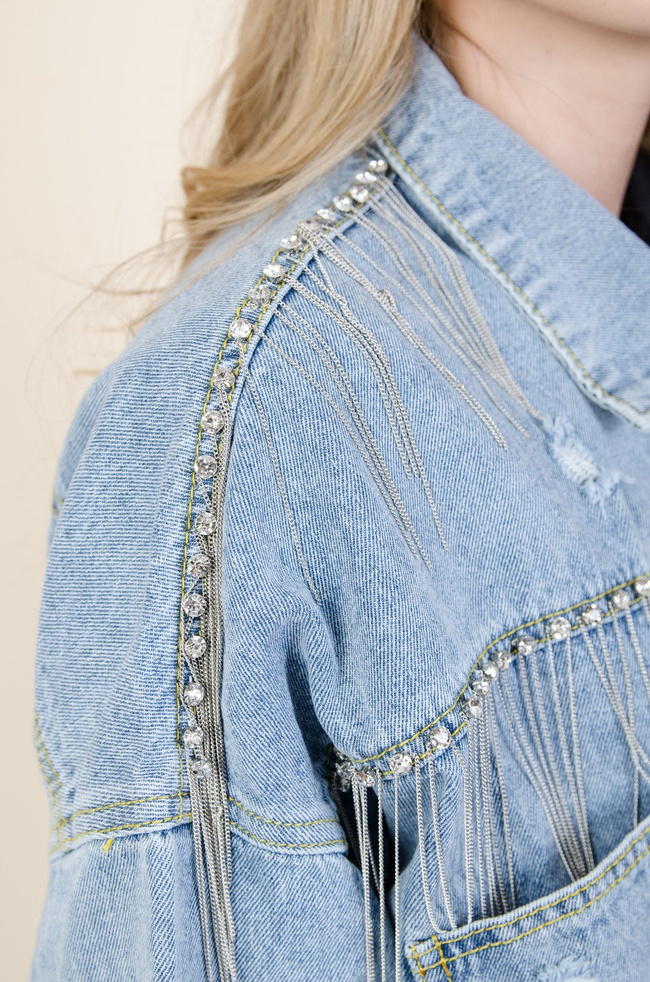 JASNA KURTKA JEANSOWA OVERSIZE Z CYRKONIAMI