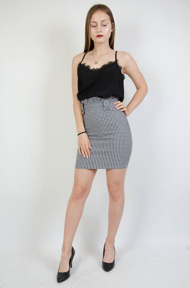 Biało czarna spódnica w kratę