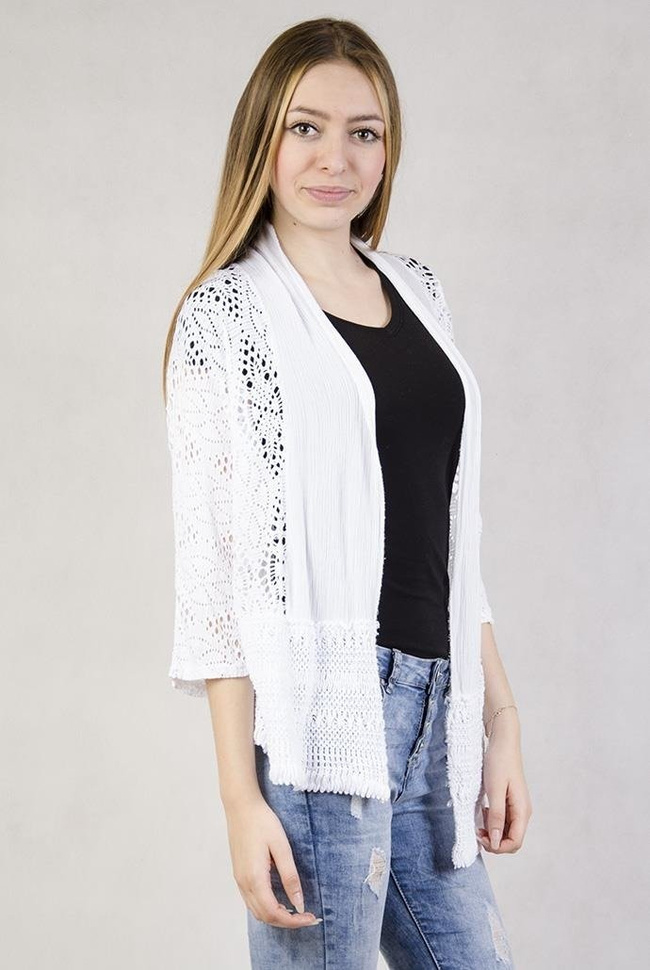 Koronkowa narzutka z szerokim plecionym pasem na dole biała