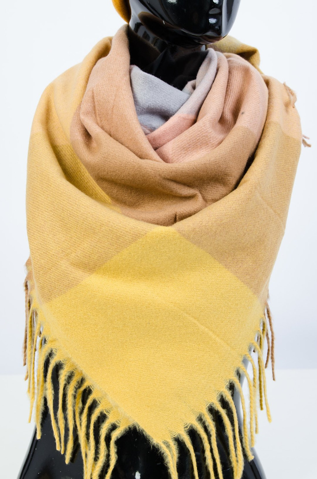 KOLOROWY SZAL W KRATĘ WYKOŃCZONY FRĘDZLAMI 