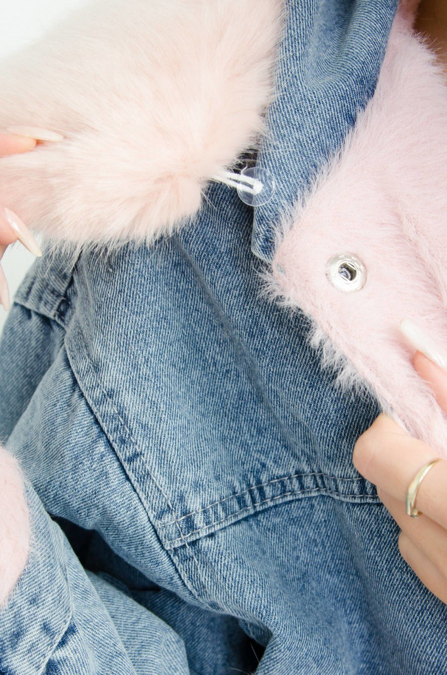 JEANSOWA KURTKA Z RÓŻOWYM FUTERKIEM