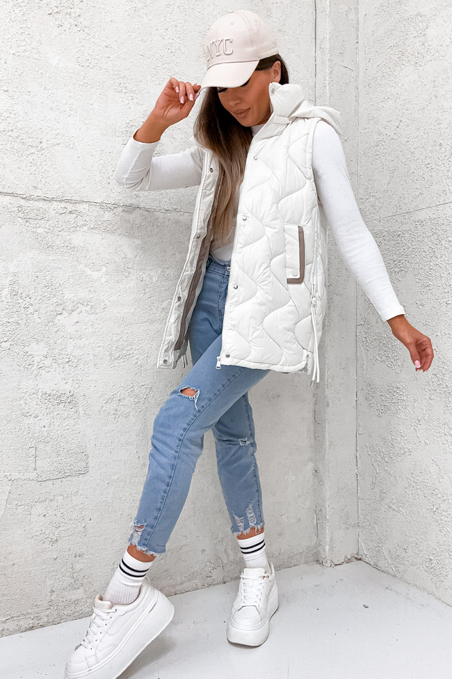 KAMIZELKA PIKOWANA Z KAPTUREM I ŚCIĄGACZAMI PO BOKACH- BIAŁA