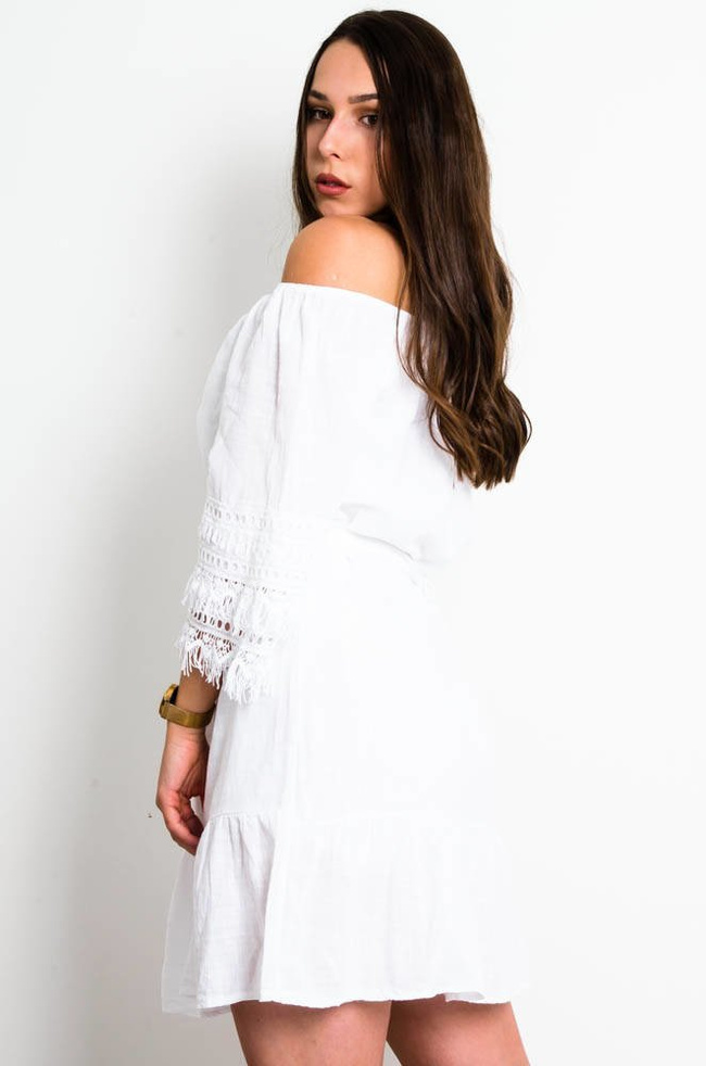 BIAŁA BAWEŁNIANA SUKIENKA Z AŻUROWYM ZDOBIENIEM NA RĘKAWACH