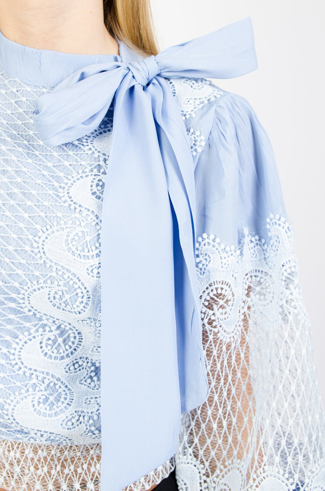 NIEBIESKA AŻUROWA BLUZKA Z BUFIASTYMI RĘKAWAMI