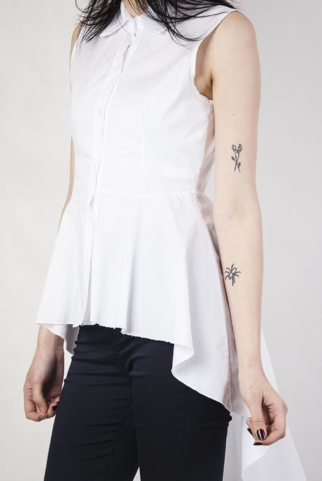 Biała koszula z przedłużanym tyłem