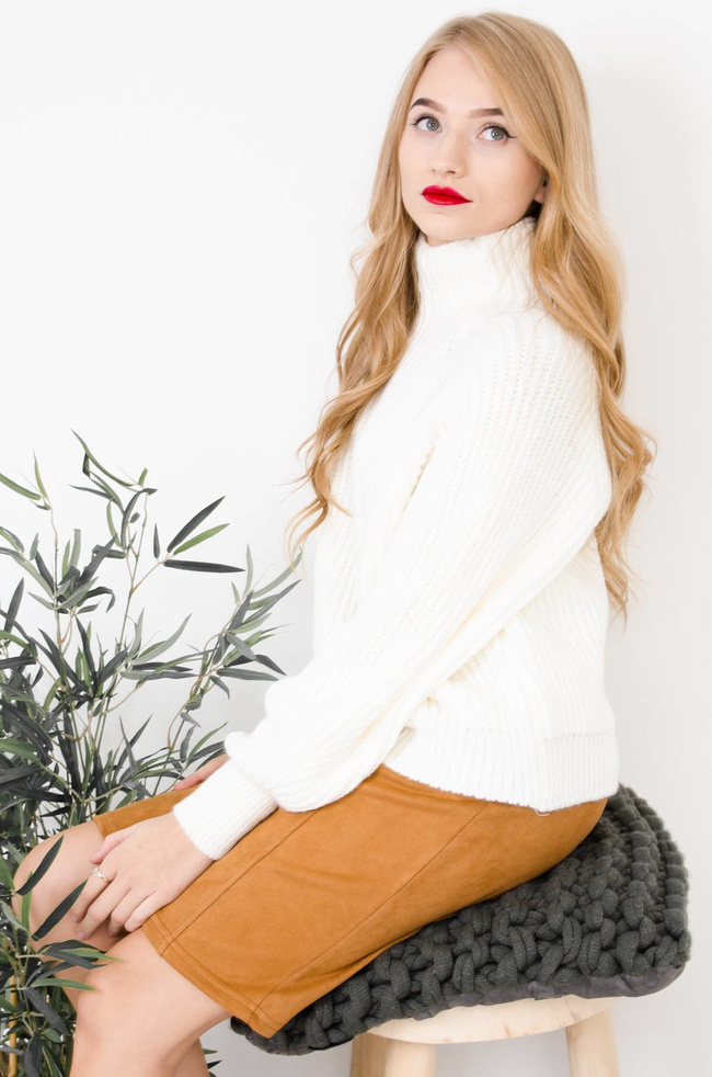 KREMOWY SWETER OVERSIZE Z PÓŁGOLFEM