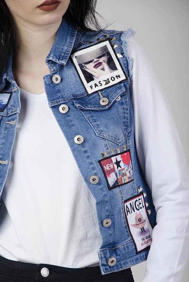 Jeansowa kamizelka z naszywkami