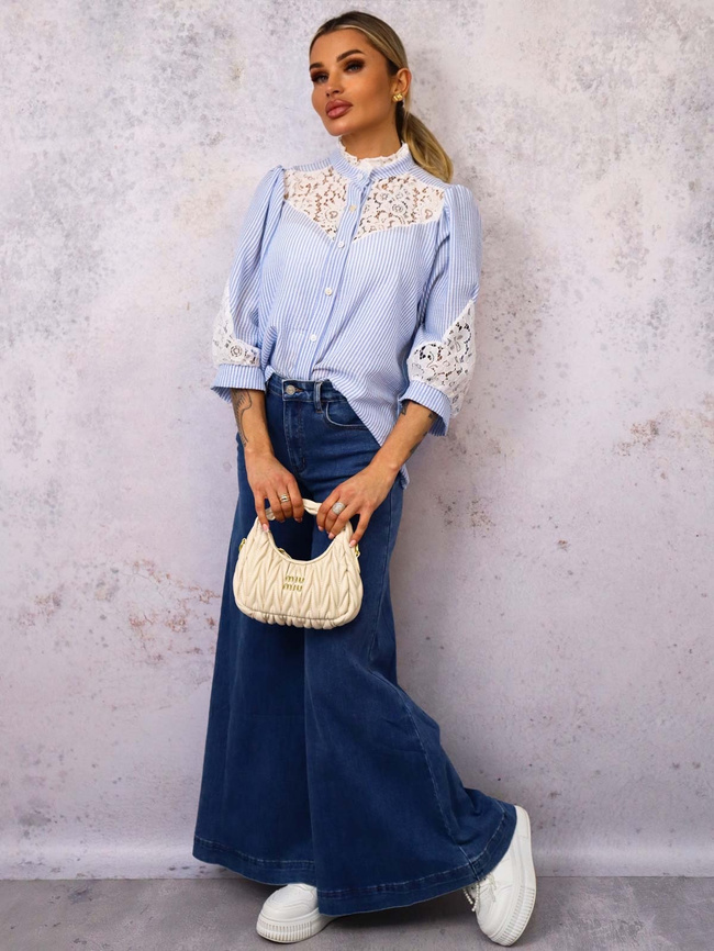 KOSZULA W PASKI Z OZDOBNĄ KORONKĄ- NIEBIESKA