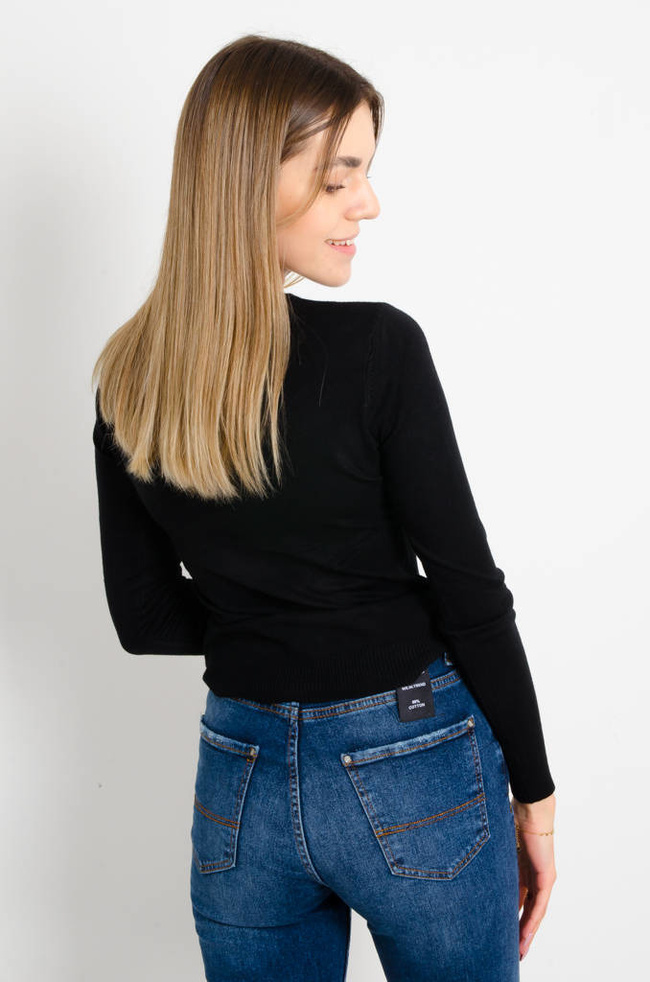 SWETER Z OZDOBNYMI GUZIKAMI Z DEKOLTEM W SEREK- CZARNY