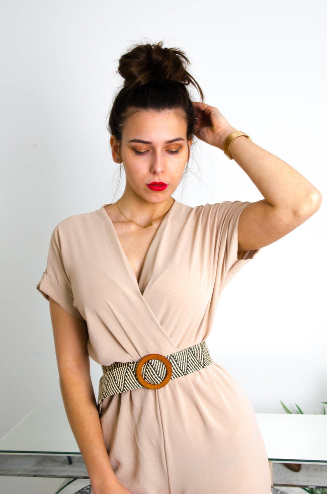 BEŻOWY KOMBINEZON W SZPIC + PASEK