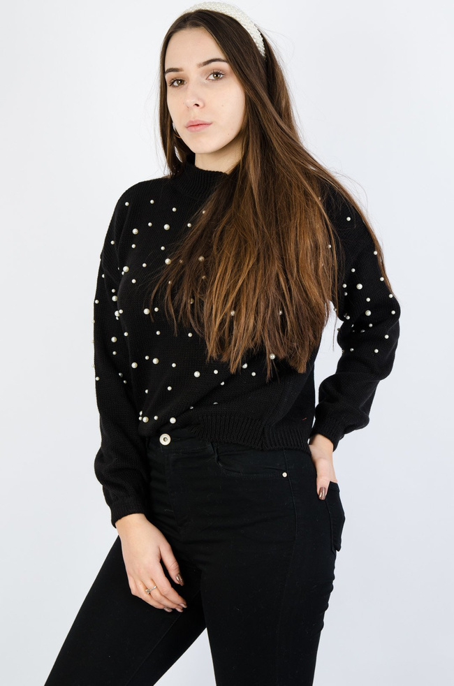 CZARNY SWETER Z KORALIKAMI 
