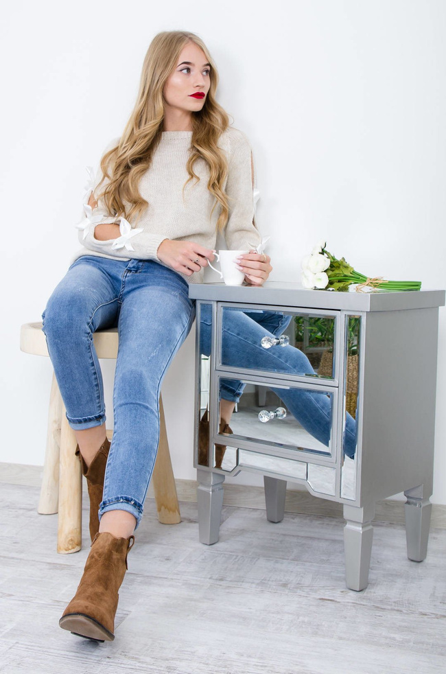 BEŻOWY AKRYLOWY SWETER Z WSTĄŻKAMI NA RĘKAWACH