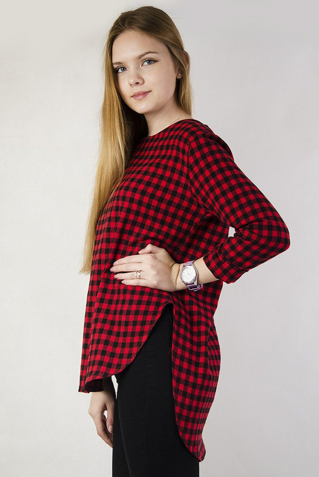 Asymetryczna czerwona bluzka w kratę