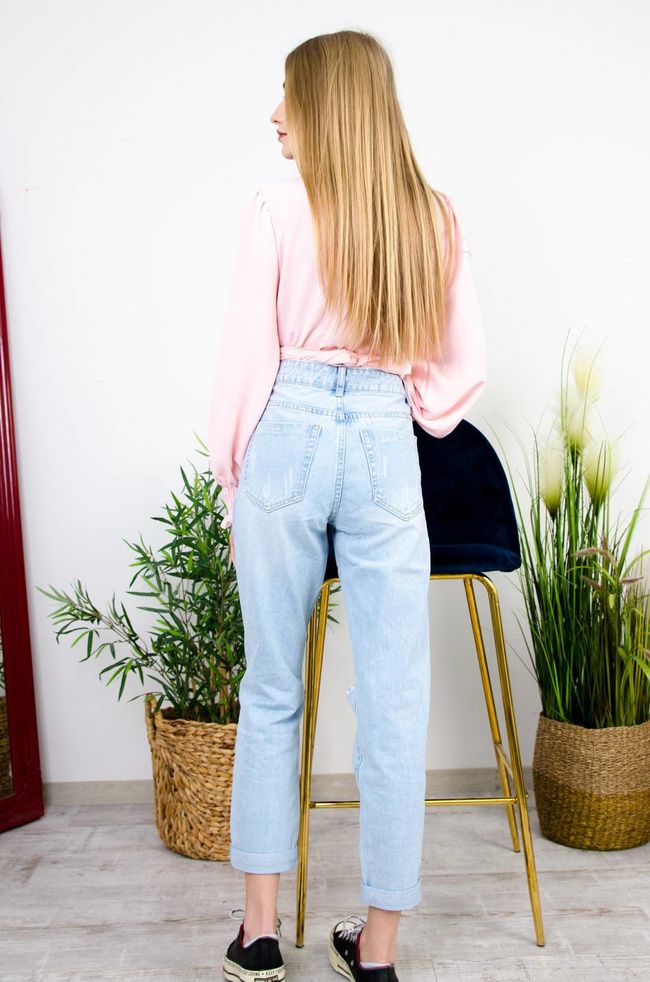 JASNE JEANSY MOM FIT Z DZIURAMI-WYSOKI STAN