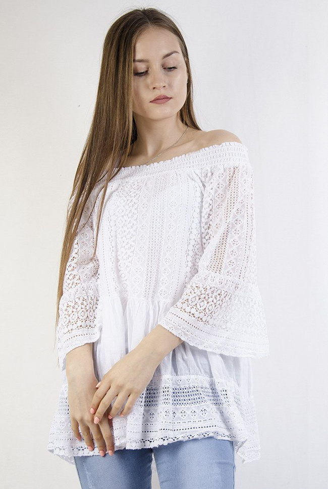 Biała ażurowa bluzka z falbanką na dole