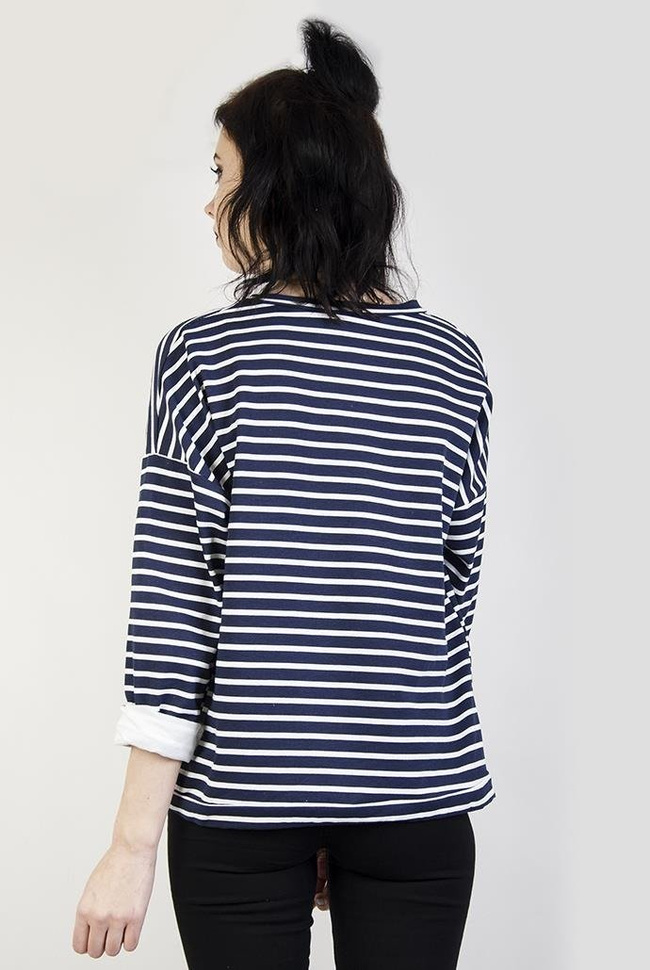 Biało-granatowa bluzka w paski, z sercem