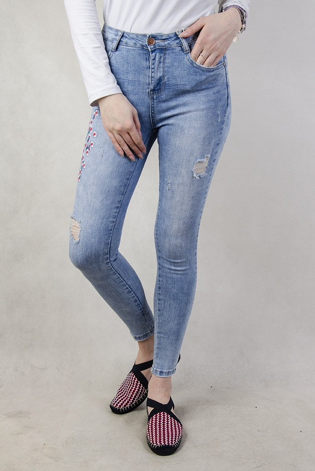 Jasne spodnie jeansowe z motywem kwiatowym