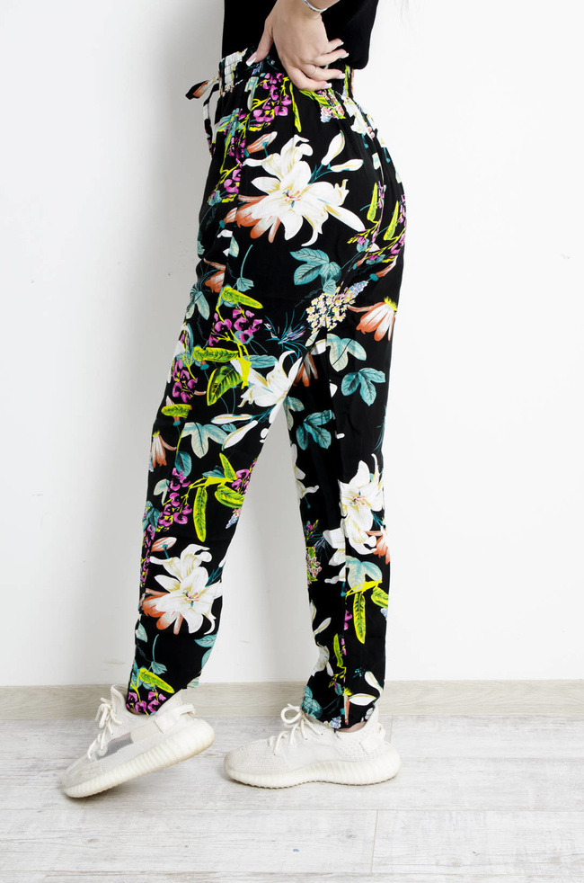 CZARNE ALLADYNKI W KWIATY Z WYSOKIM STANEM