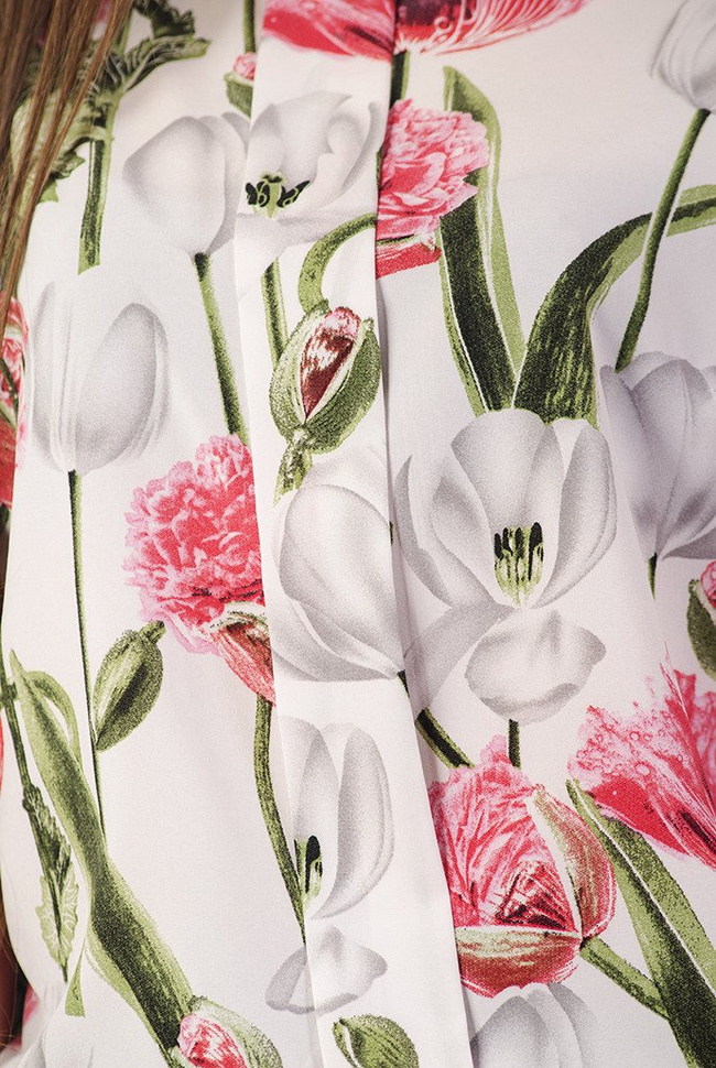 Biała bluzka z gumką w pasie