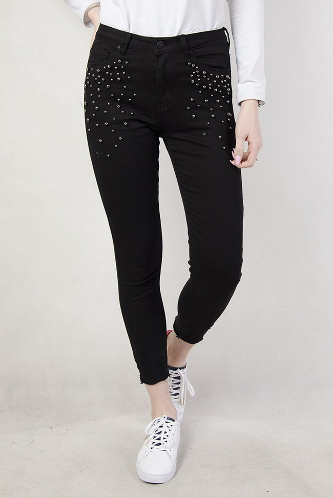 Czarne spodnie jeansowe z koralikami i przetarciami